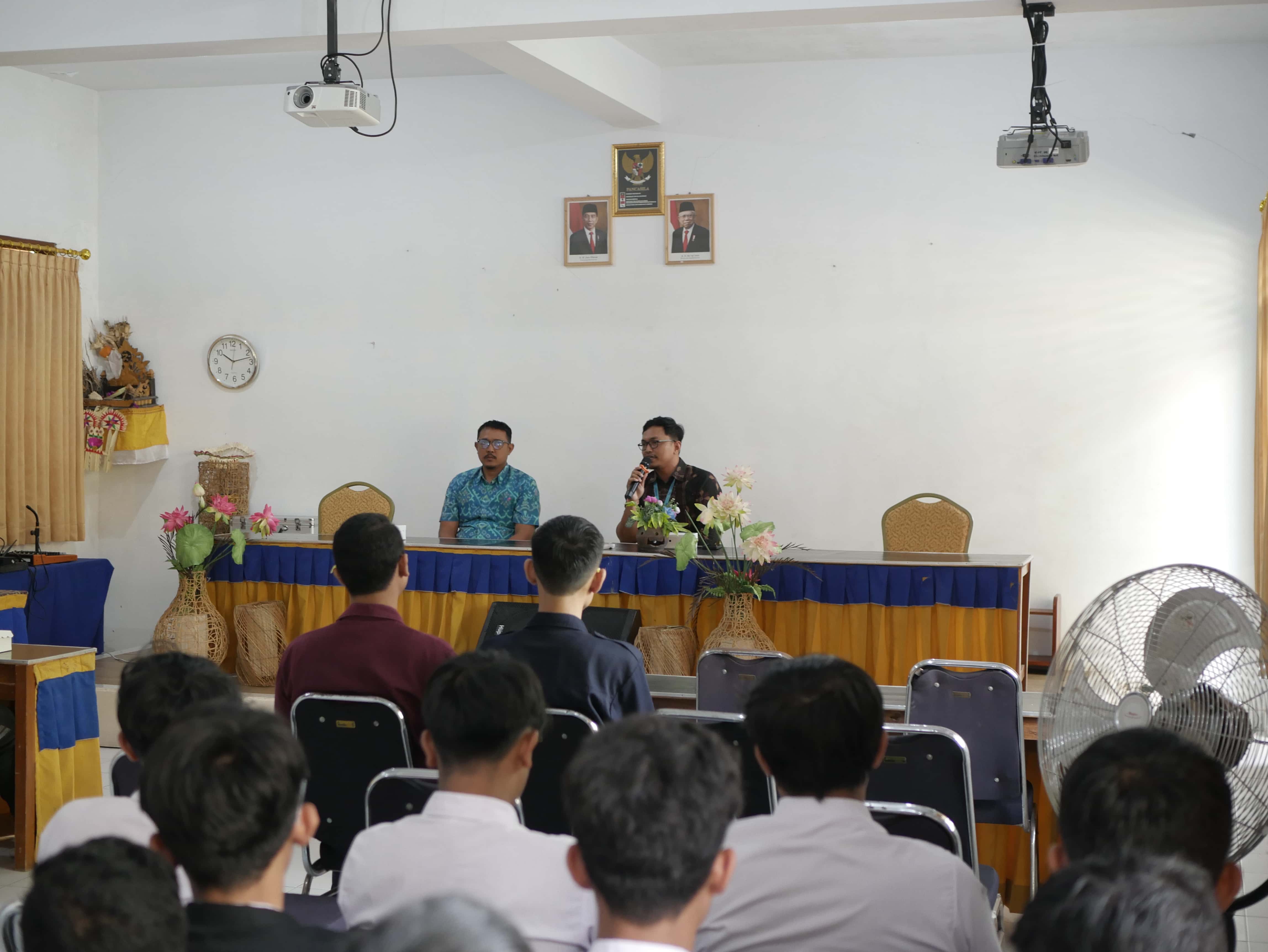 Pengabdian masyarakat Hima Prodi Informatika Primakara University